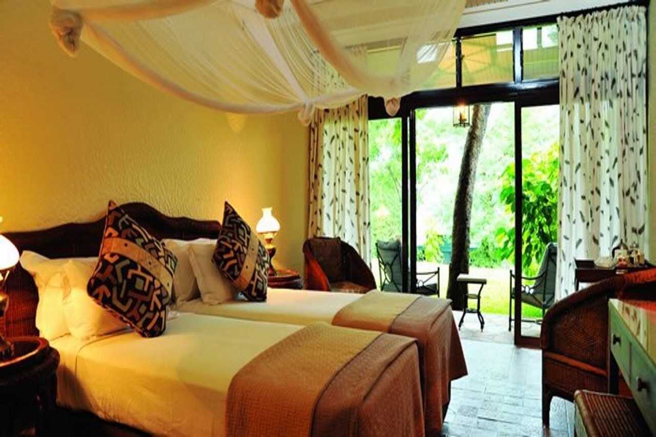 Bumi Hills Safari Lodge Exteriör bild